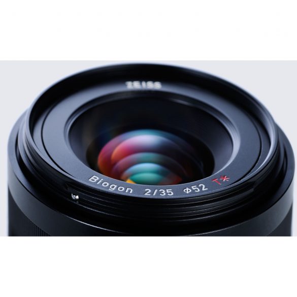 Zeiss Loxia 35mm f/2 Biogon Lens Review